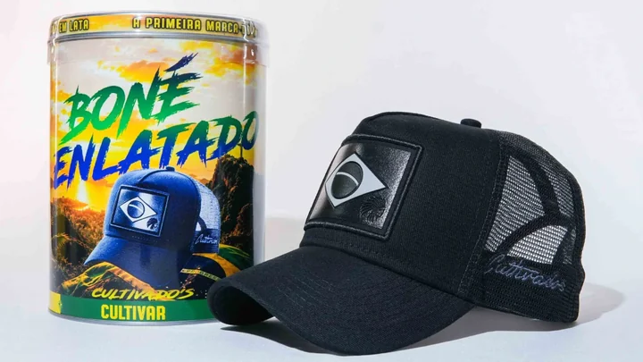 Boné da linha Cultivados preto com bordado colorido